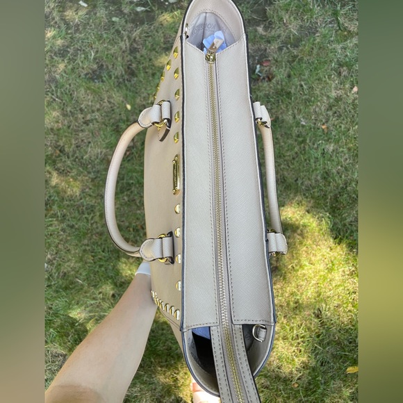 Sandrine Stud Michael Kors tan tote - Picture 5 of 8